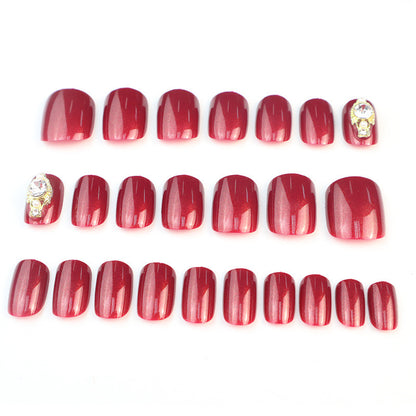 Luxuriöses Press-On-Nail-Art-Set mit Strassakzenten Brehn