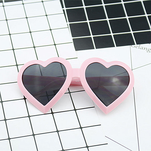 Damen Herzförmige Sonnenbrille im modernen Design Brehn