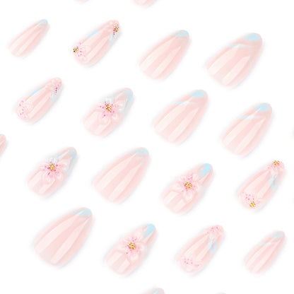 Kunstvolle Nagelkunst mit floralen Akzenten Brehn
