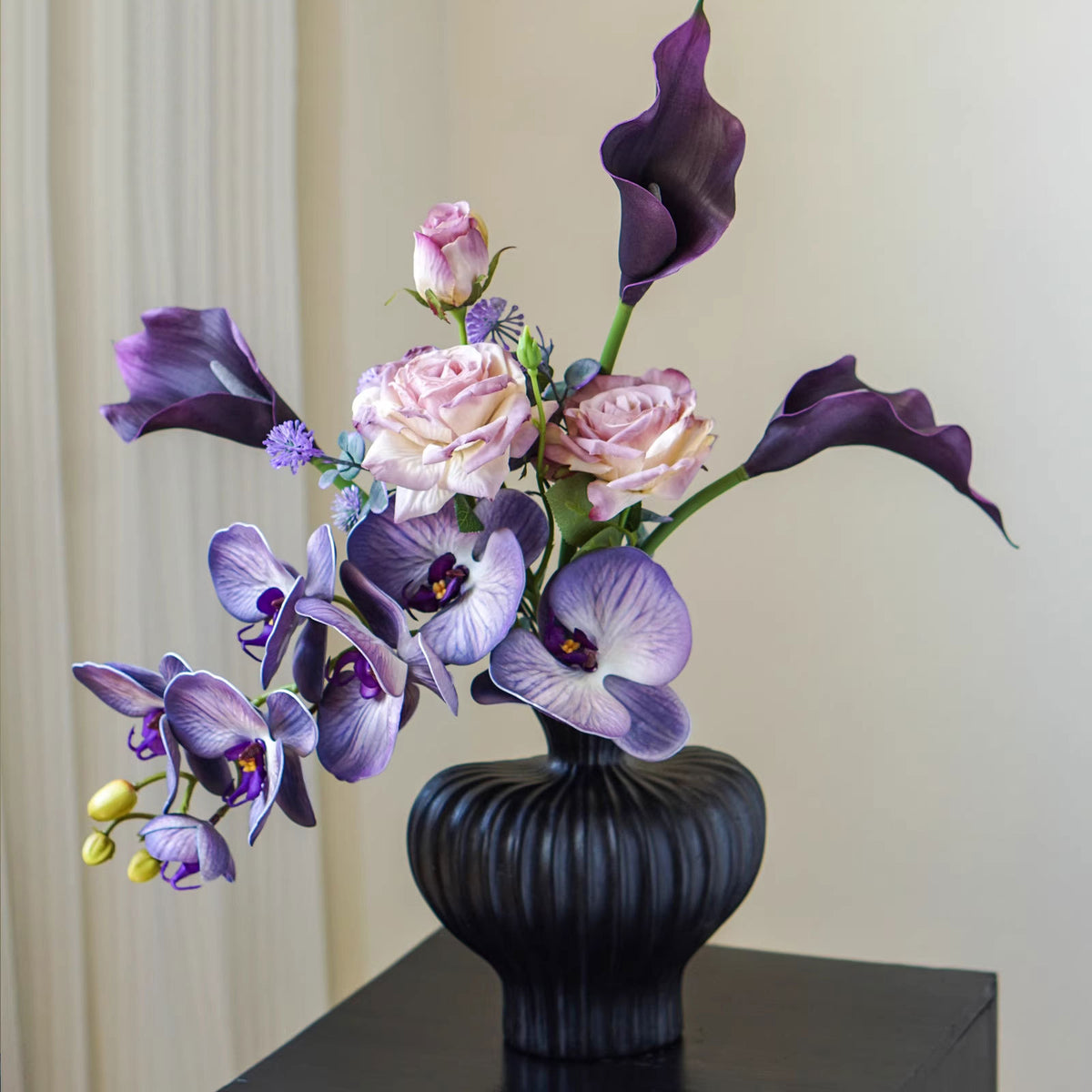 Elegante gerippte Keramikvase