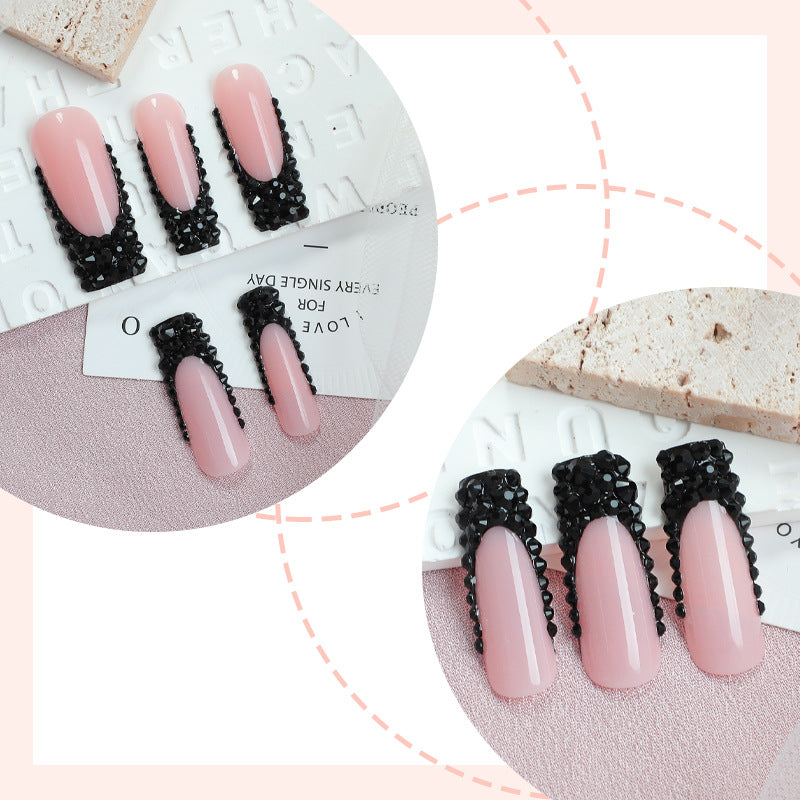 Elegantes Nagelkunst Press-On-Set mit dekorativen Edelsteinen Brehn