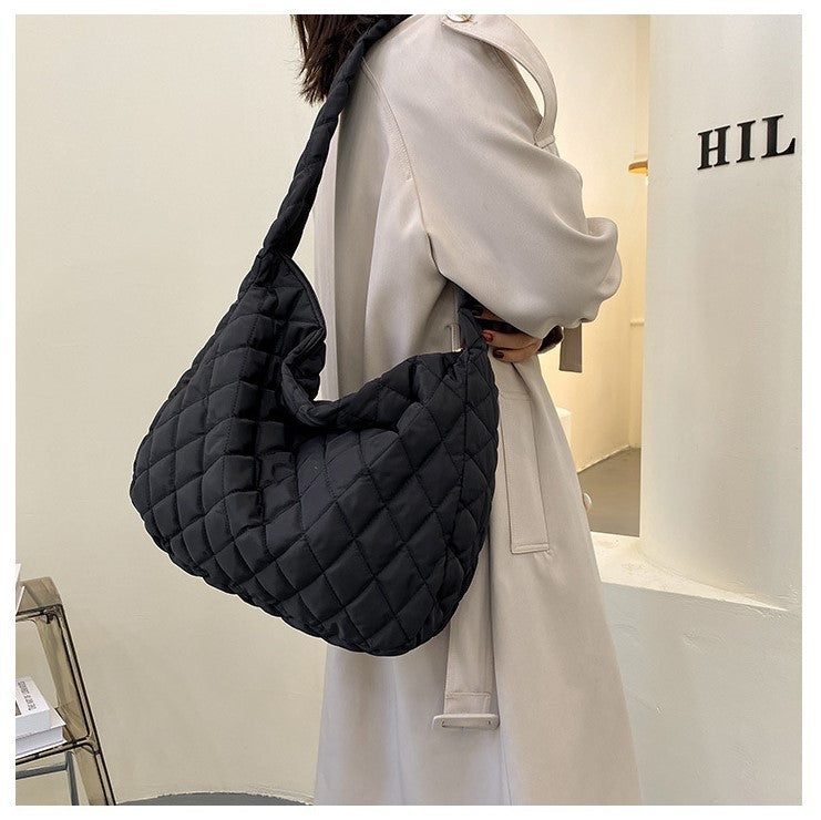Gepolsterte Stepp-Hobo-Handtasche