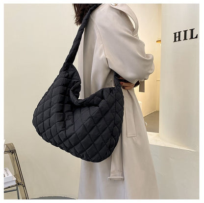 Gepolsterte Stepp-Hobo-Handtasche