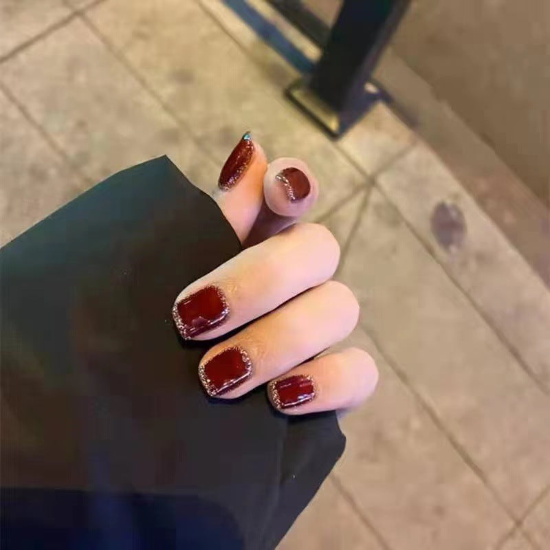 Elegante und glitzernde Nagelkunst Brehn