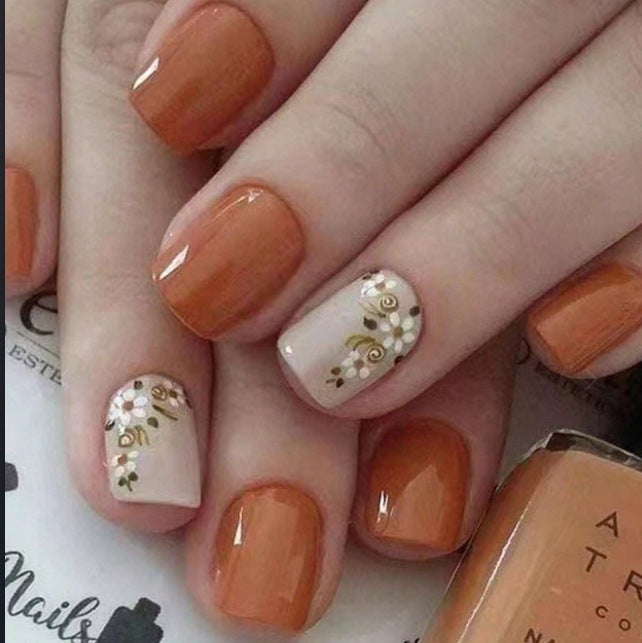 Lebendige florale Nagelkunst-Verbesserungen Brehn
