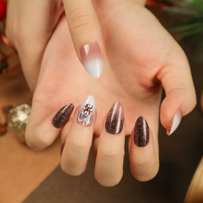 Kunstvolle Nagelverlängerungen mit Glitzer- und Herzmotiv Brehn