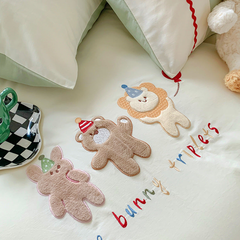 Kinderbettwäsche-Set mit bestickten Hasen‑Applikationen und Baumwollsatin