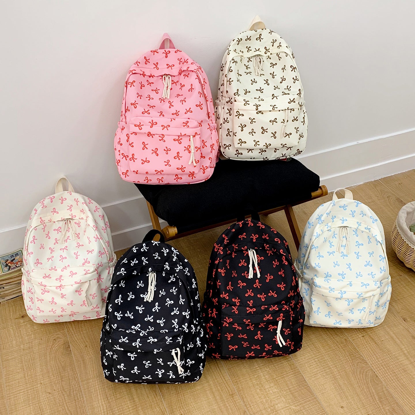 Rucksack mit Kreativem Schleifenmotiv und Durchdachten Stauräumen Brehn