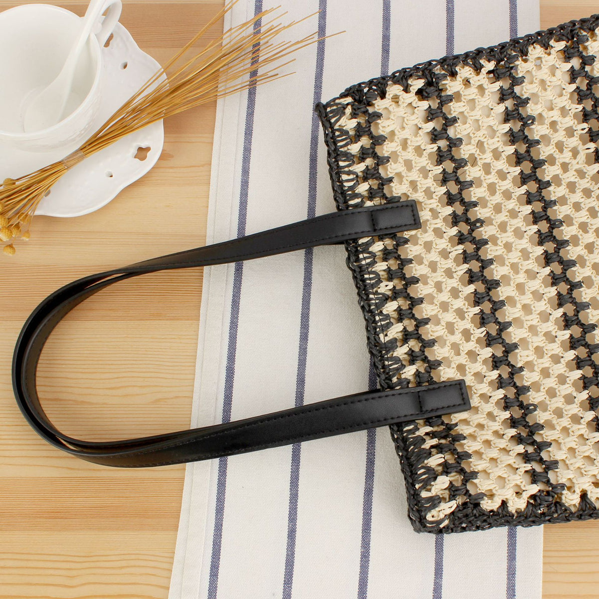 Handtasche mit Langlebigem Geflochtenem Design und Eleganten Ledergriffen Brehn