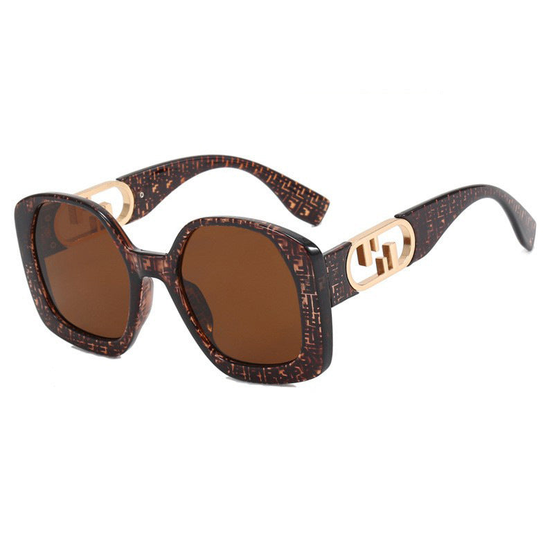 Damen oversized Sonnenbrille mit extravagantem geometrischen Rahmen und eleganten Akzenten Brehn