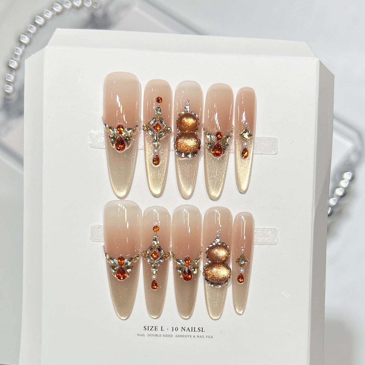 Dekorativer Stiletto Press-On Nagelset mit Edelsteinakzenten Brehn 1788224085