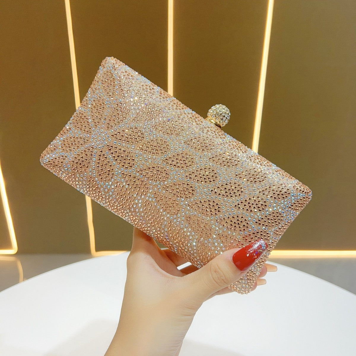 Rhinestone-beschichtete Clutch