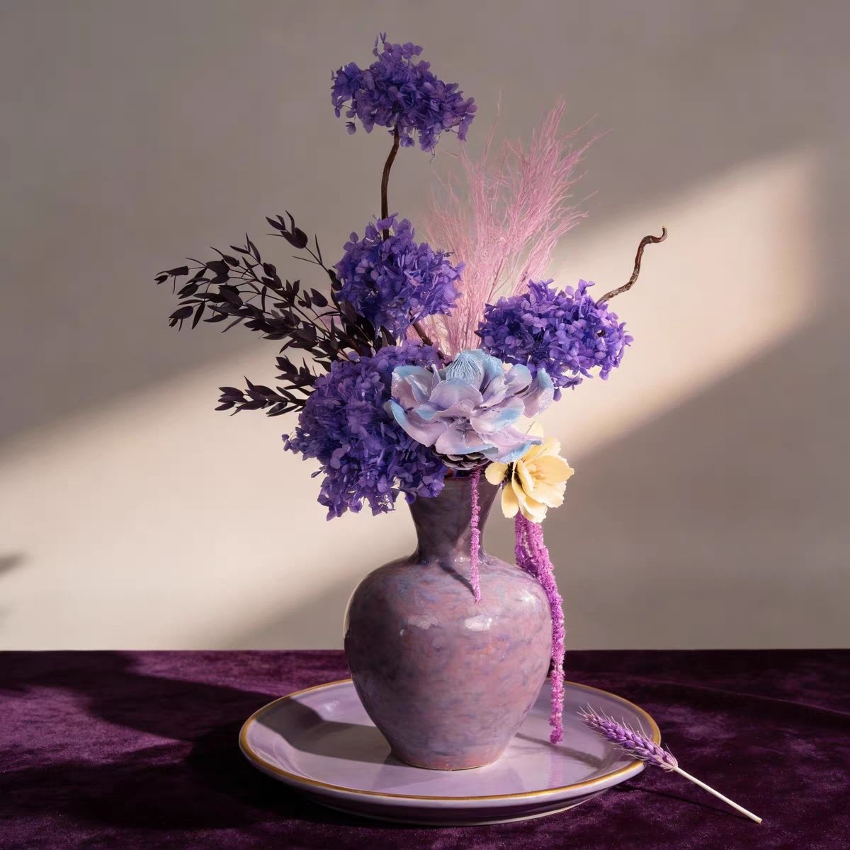 Elegante Blumenarrangement für die Wohnkultur