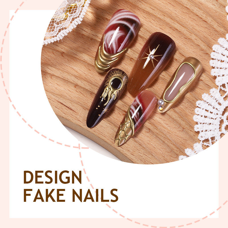 Kunstnagelset mit eleganten Goldakzenten und einzigartigen Designs Brehn