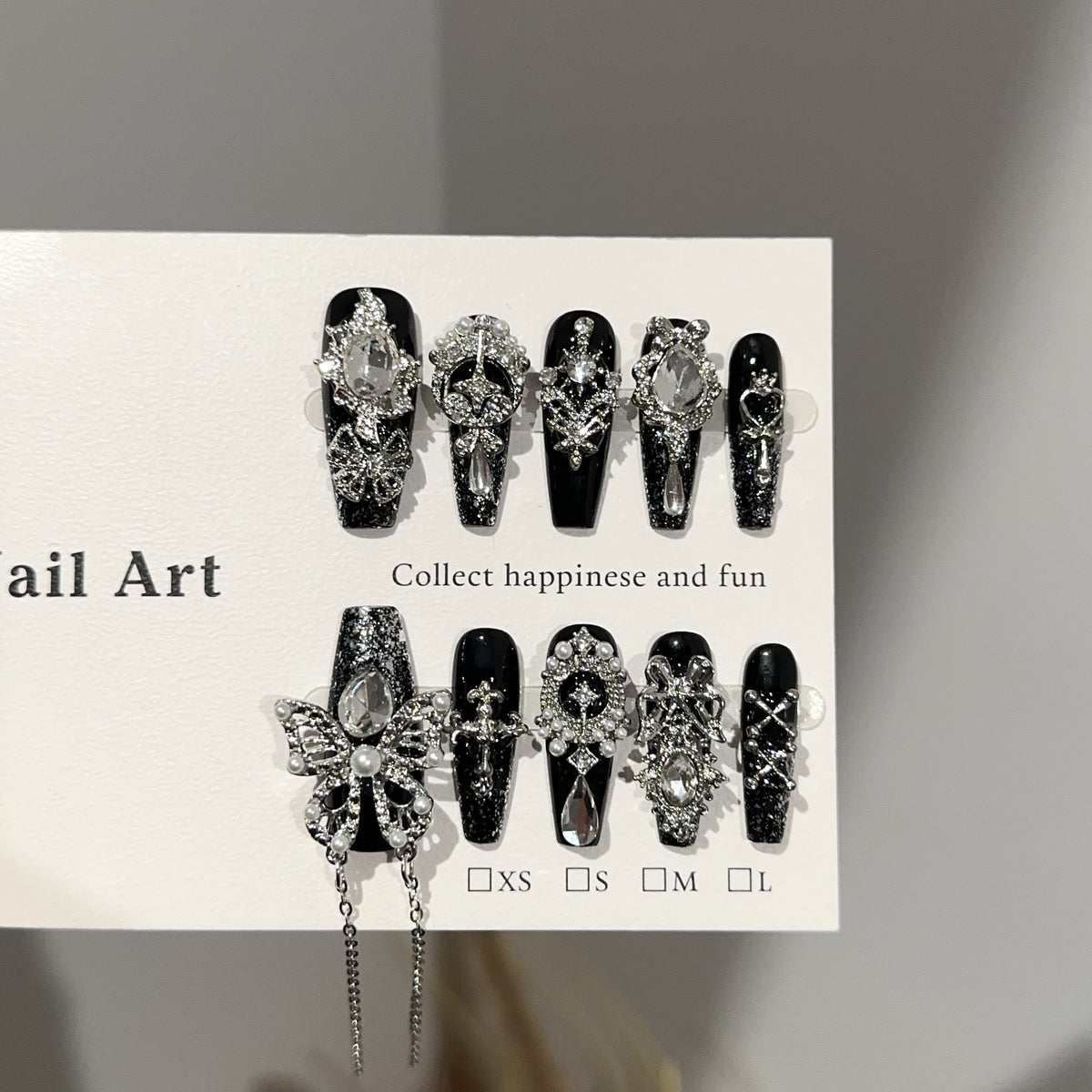 Schickes dekoratives Press-On-Nagelkunst-Set