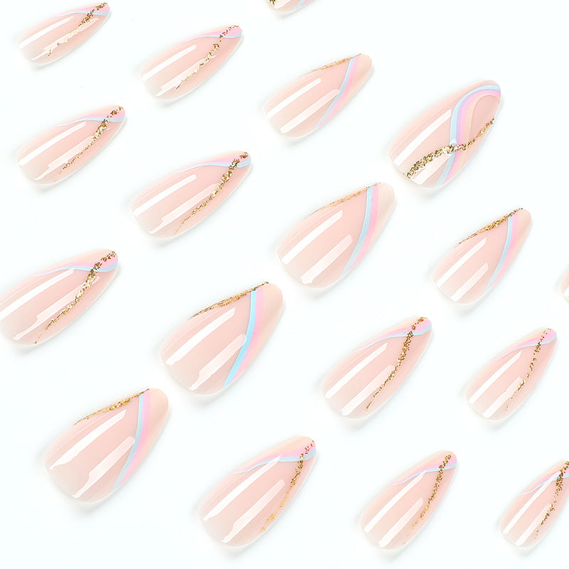 Kunstvolle Nagelverlängerungen mit glamourösem Gold-Design Brehn