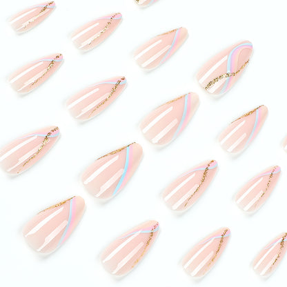 Kunstvolle Nagelverlängerungen mit glamourösem Gold-Design Brehn