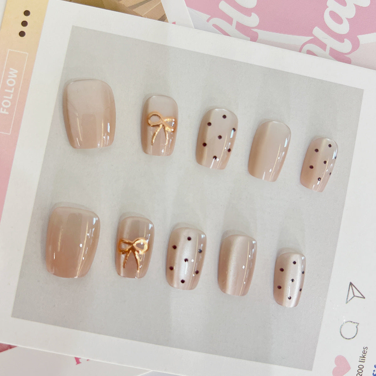 Künstliche Nagelspitzen mit eleganten Schleifenmotiven Brehn