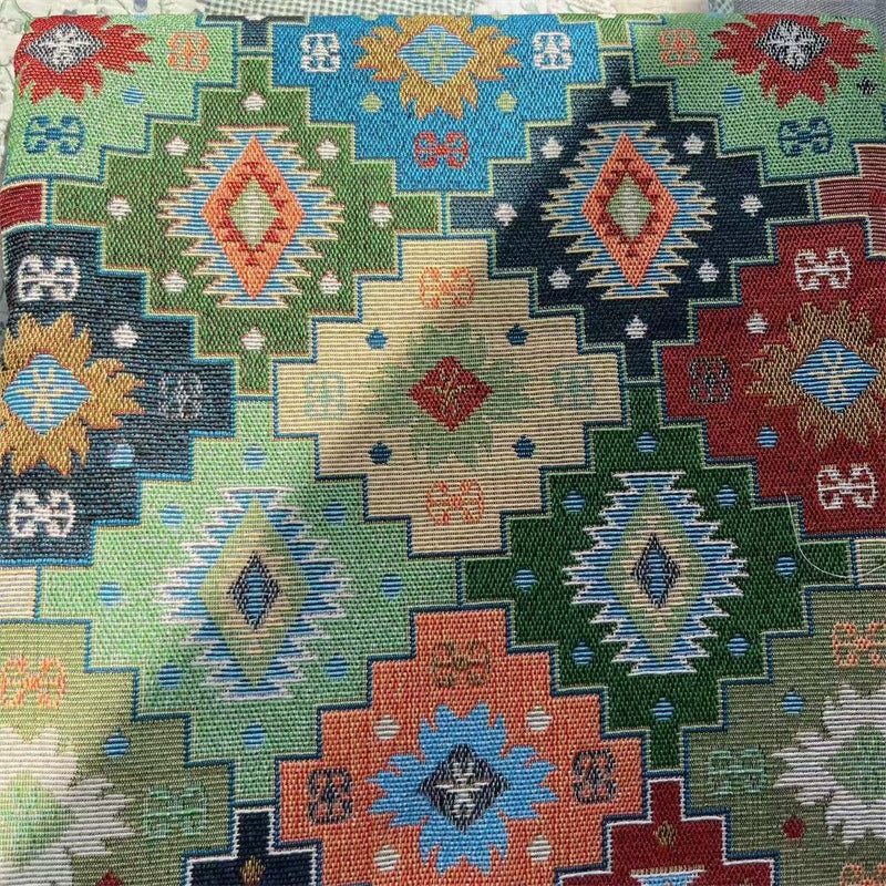 Geometrisch gemusterter dekorativer Wandteppich