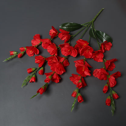 Lebensechte dekorative Blumenstrauß