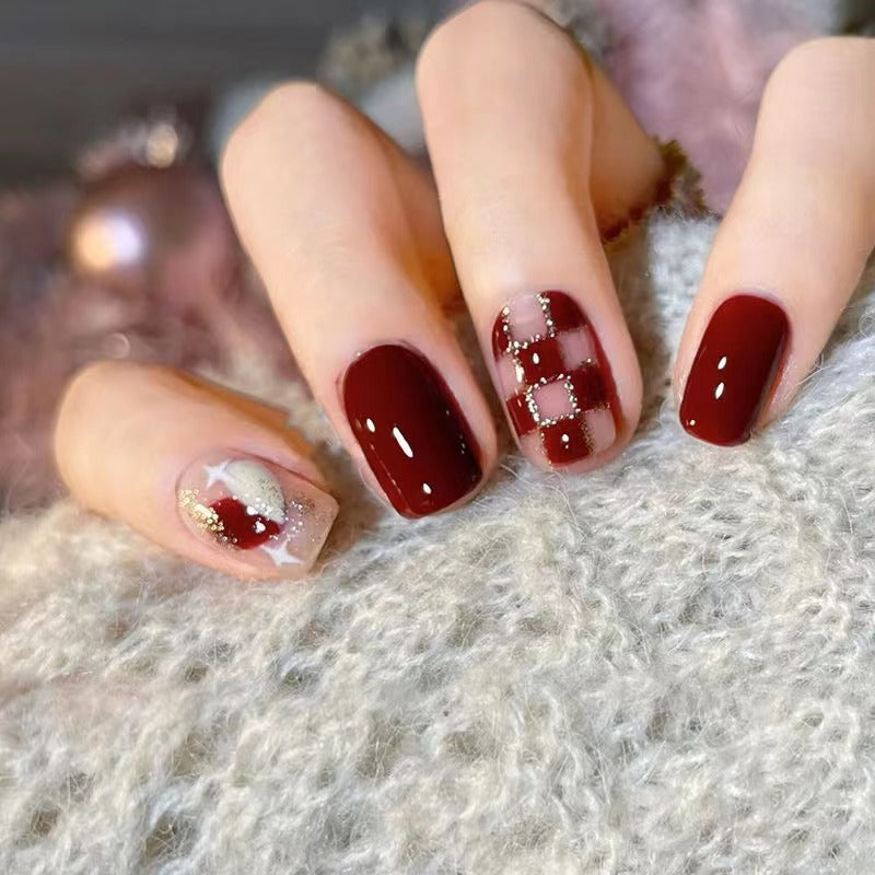 Trendige Nagelkunst mit edlen Akzenten Brehn