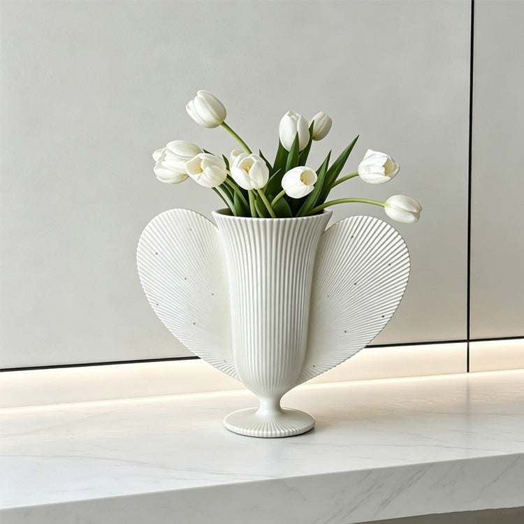 Dekorativer herzförmiger Blumenvase