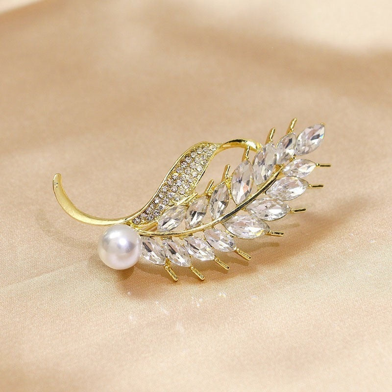 Elegante Brosche mit Glitzerstein und Perle Brehn