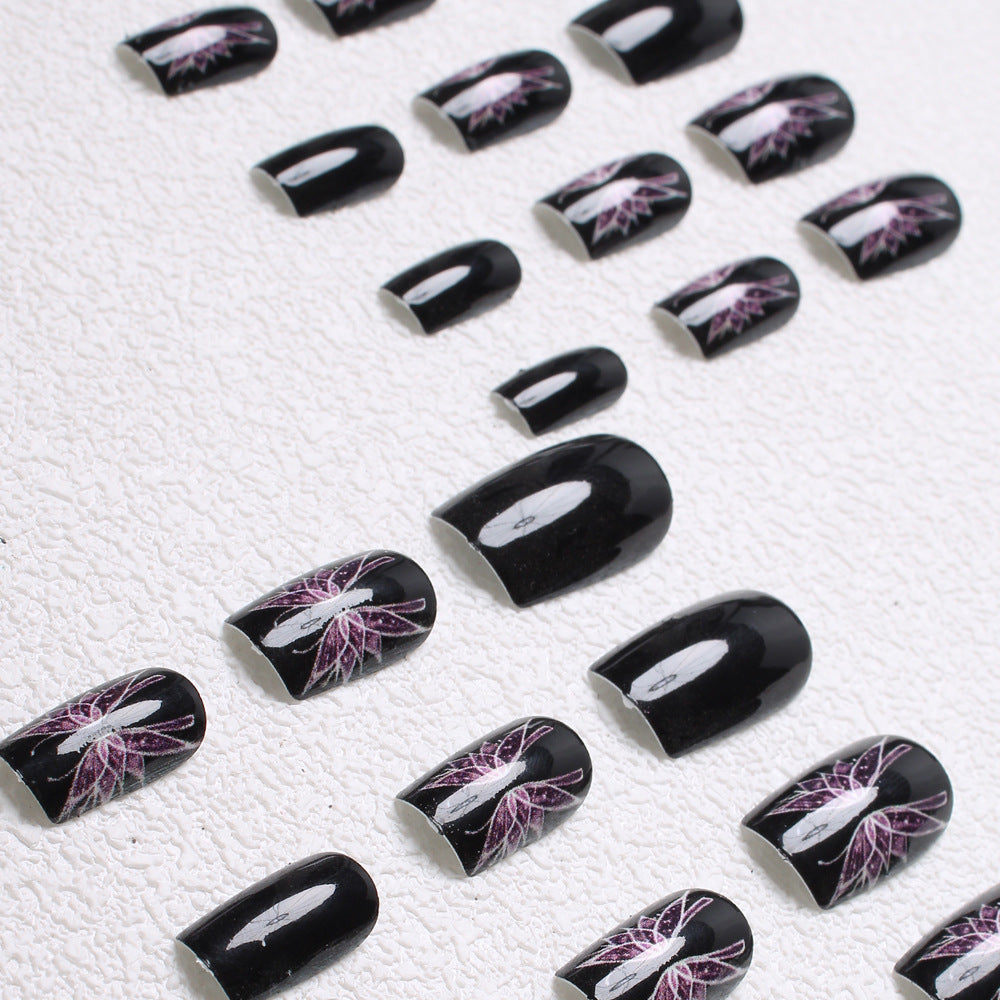 Künstlerisches Press-On Nail Design Brehn