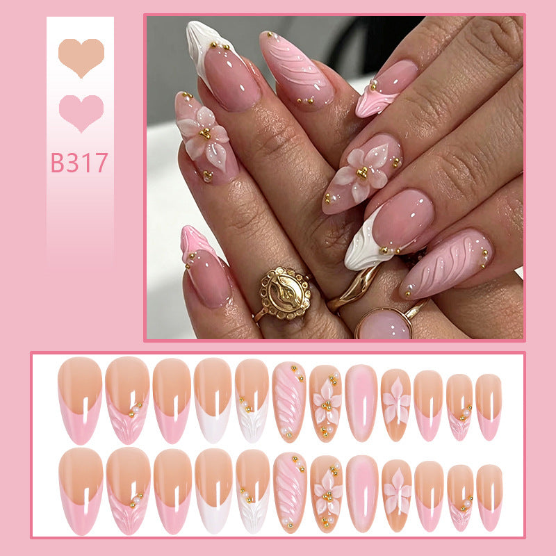 Kunstnagelset mit filigranen floralem Design und elegantem Glitzer Brehn