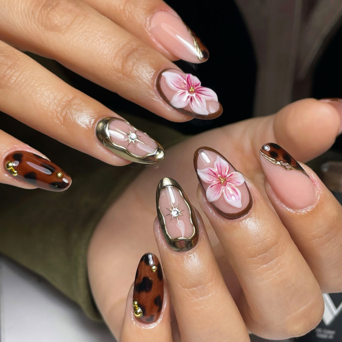 Künstlerisches Blumen- und Tierdruck Press-On Nagelkunst Set Brehn