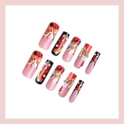 Kunstnagelset mit eleganten floralen und glamourösen Verzierungen Brehn