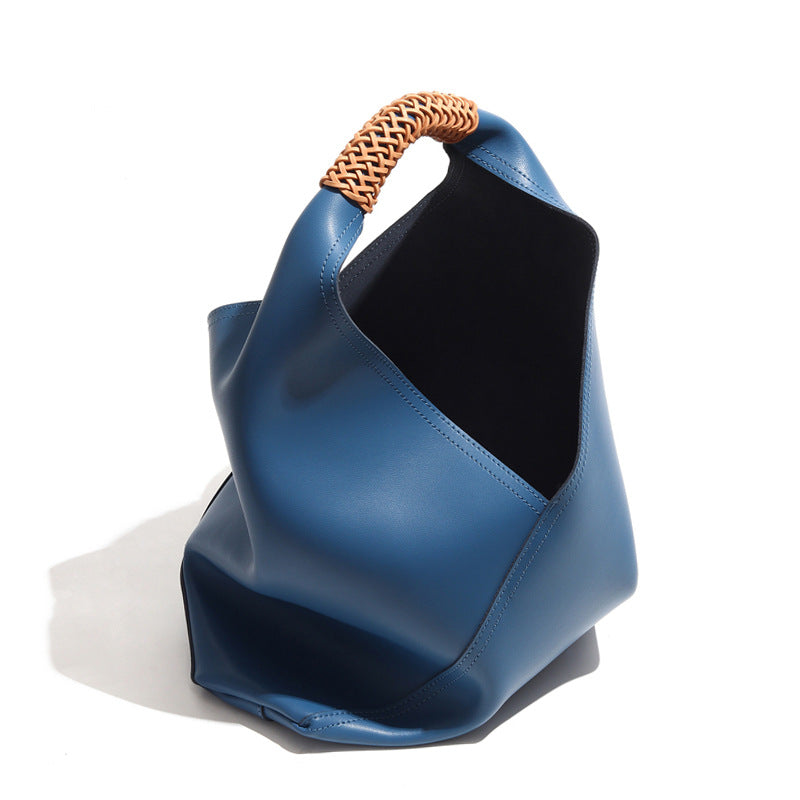 Skulpturaler Schluff-Leder-Hobo-Tote mit geflochtenem oberen Griff