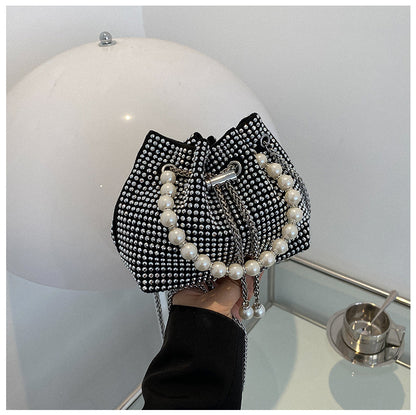 Elegante Perlen Zughandtasche