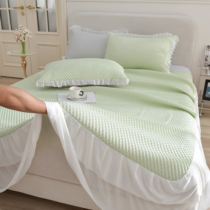 Damen elegantes Bettüberwurf-Set mit dekorativem Rüschensaum Brehn