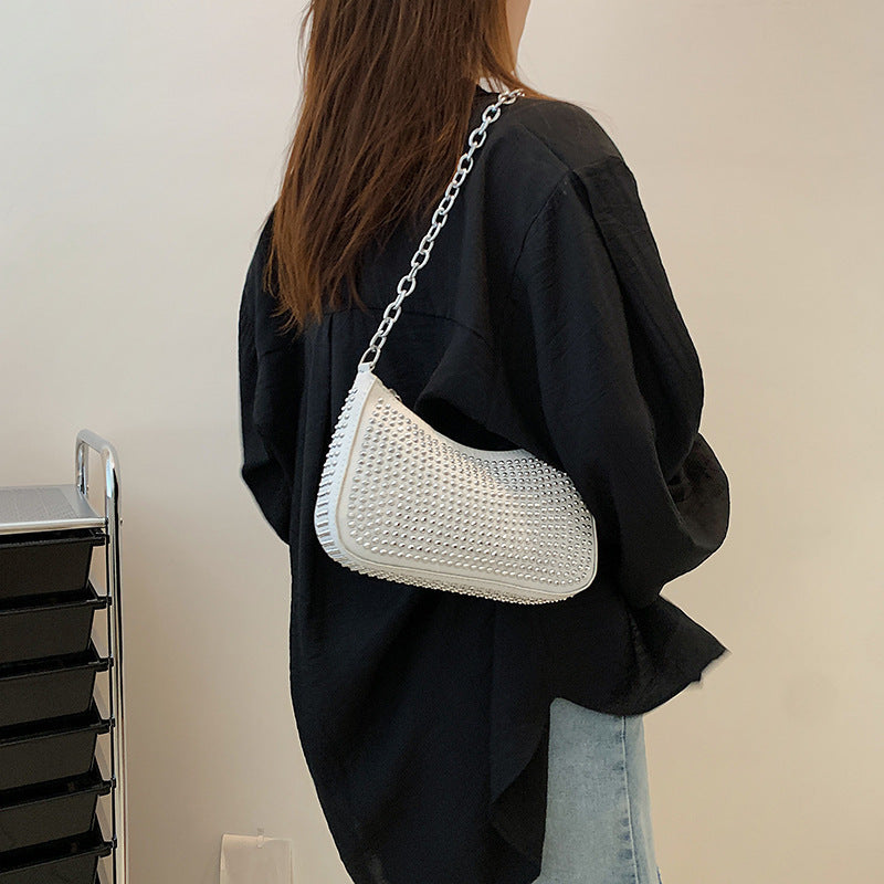 Glamouröse Nieten Abendtasche