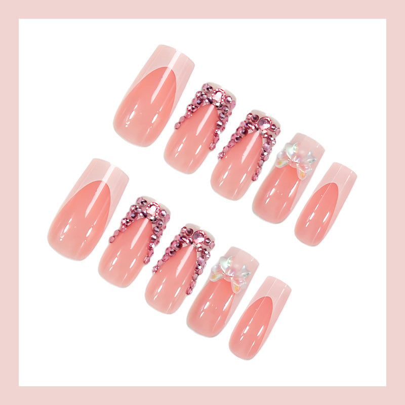 Kunstnagelset mit eleganten Glitzerakzenten und modernen Designs Brehn