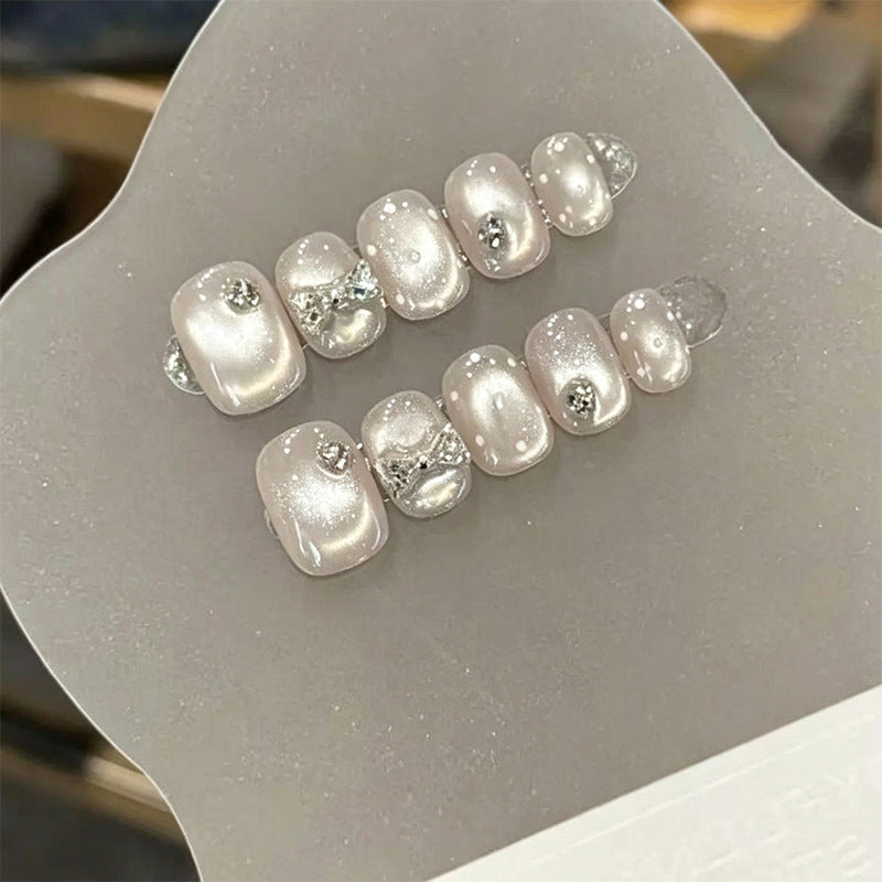 Kunstnagelset mit eleganten Glitzer- und Kristallverzierungen Brehn