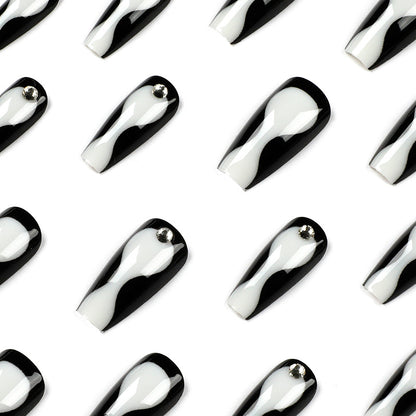 Kunstvolle Nagelverlängerungen mit eleganten Akzenten Brehn