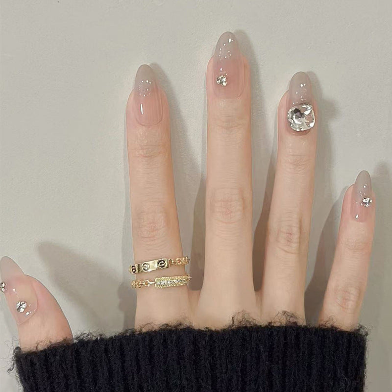 Stylisches Press-On Nagel-Set mit eleganten Glitzerakzenten Brehn