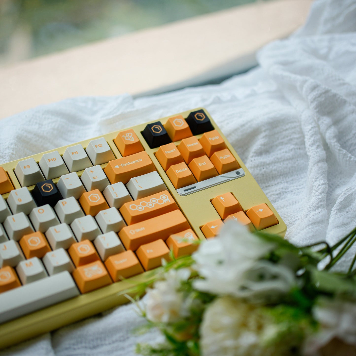 Retro-themed Mechanische Tastatur Brehn