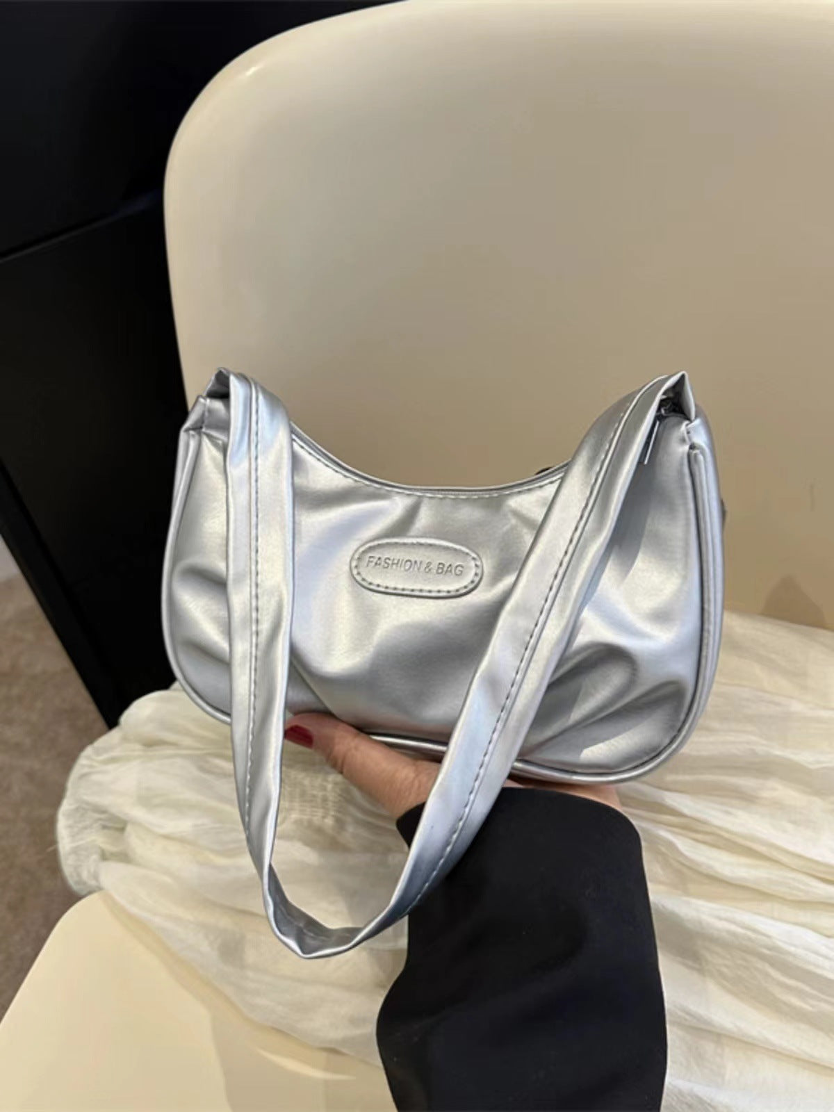 Moderne Kurven-Schultertasche Brehn