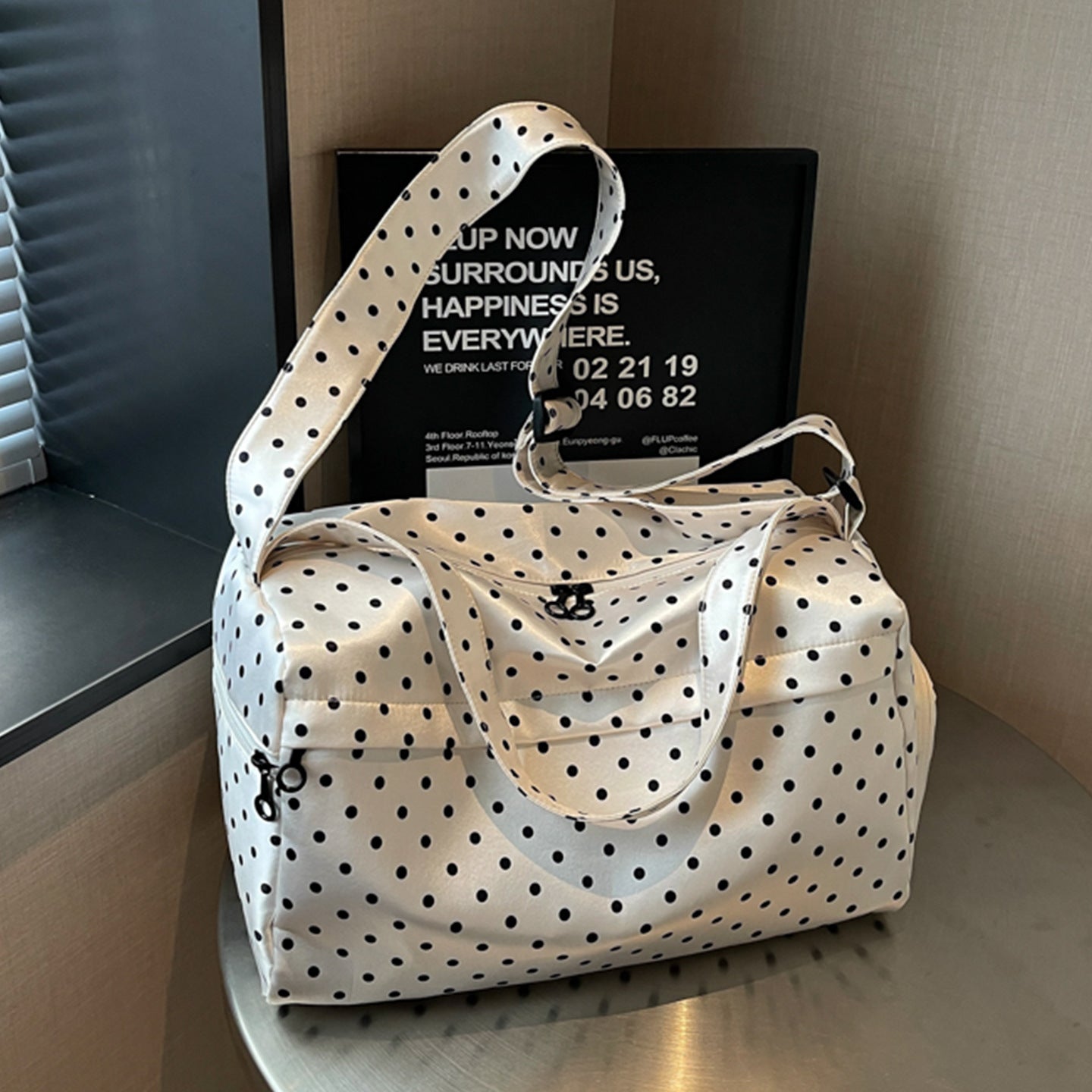 Modische Sport- und Reisetasche mit Punktiertem Design Brehn