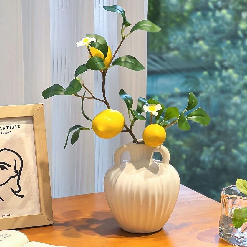 Moderne Keramik-Obst-inspirierte Vase