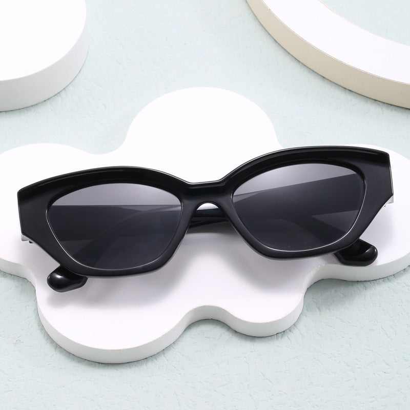 Damen modische Sonnenbrille mit futuristischem Design Brehn
