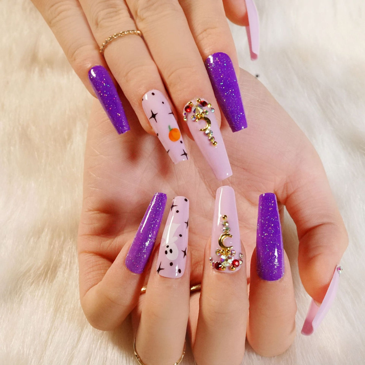 Kunstvolle Nagelkunst mit gruseligen Motiven Brehn