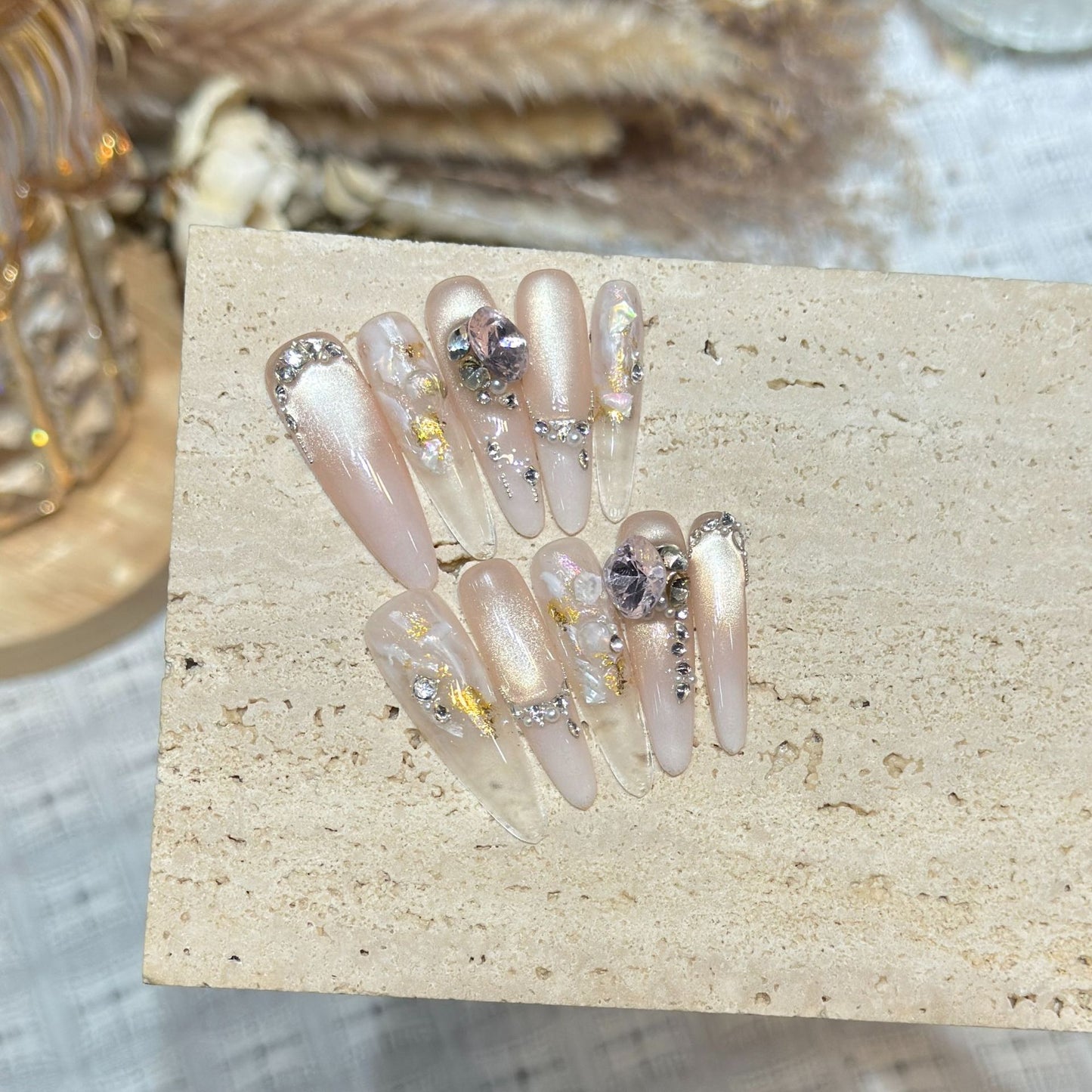 Glamouröse Stiletto Press-On Nail Set mit Strassverzierungen Brehn