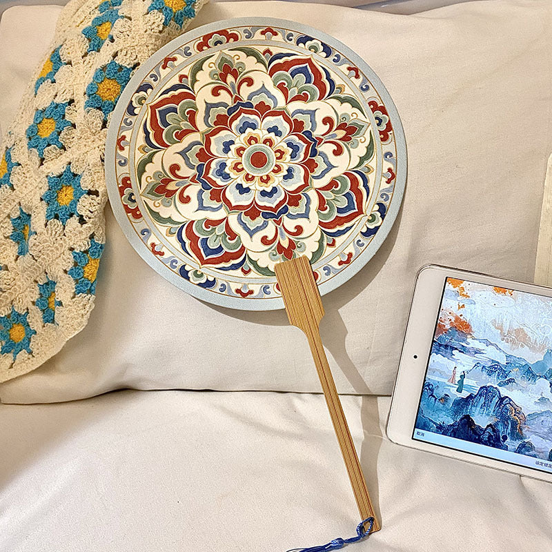 Handgefertigter Fächer mit Kunstvollem Motiv Brehn