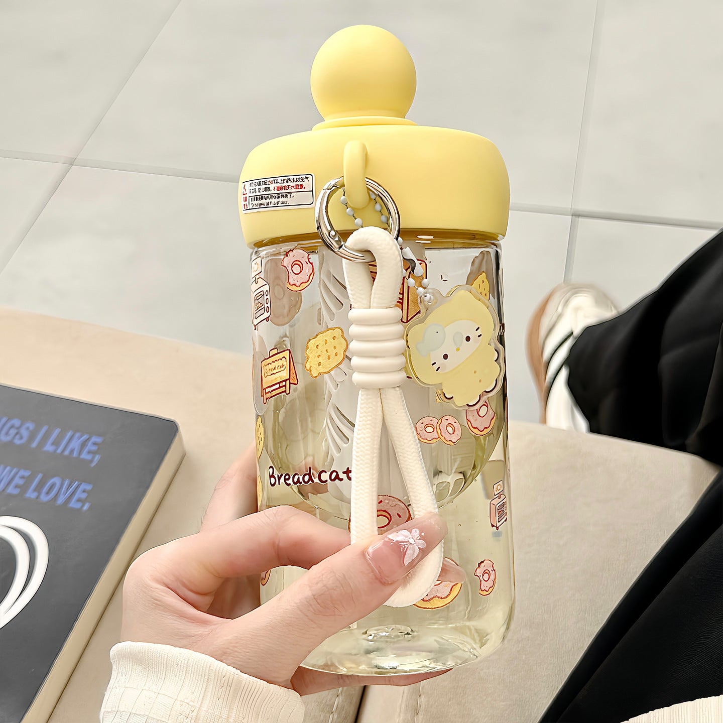 Damen Trinkflasche mit integriertem Tiermotiv und praktischem Tragegriff Brehn