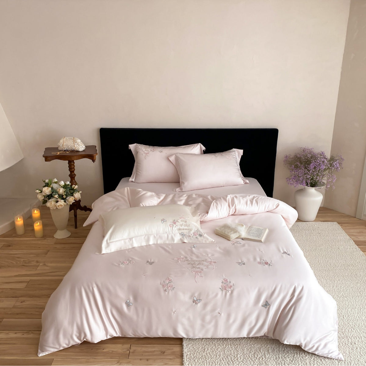 Luxuriöses besticktes Baumwollsatin-Bettwäsche-Set mit zarten Schmetterlings- und Blumenapplikationen