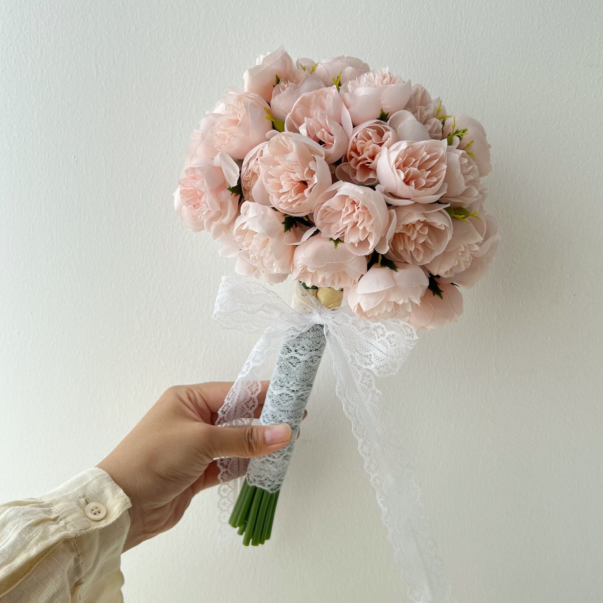 Eleganter Pfingstrosenblumenstrauß